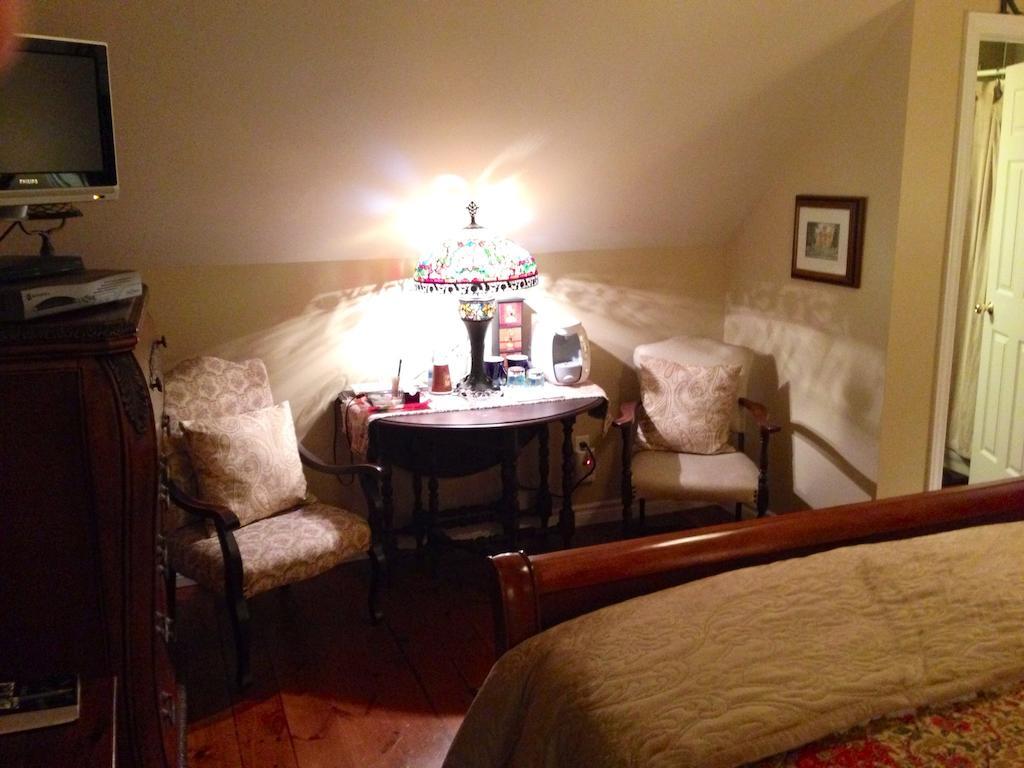 Serenity Ranch Bed & Breakfast Ancaster Oda fotoğraf
