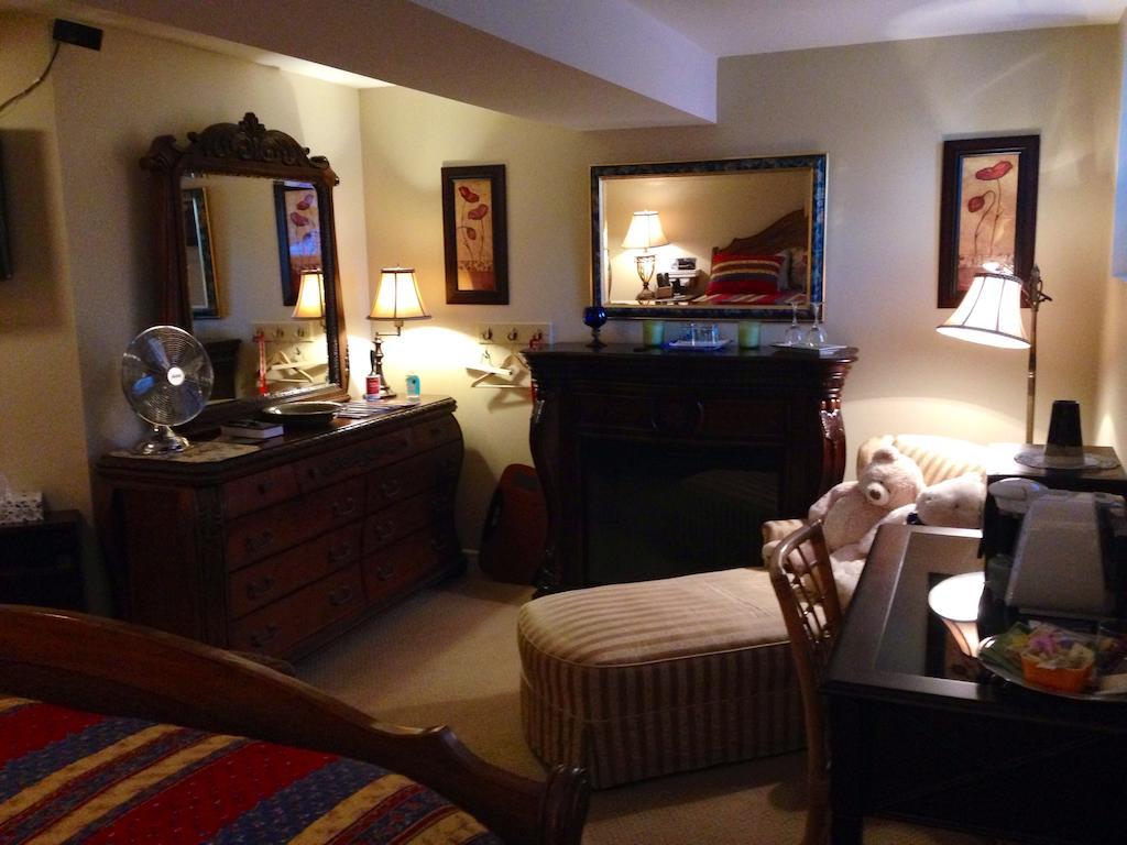 Serenity Ranch Bed & Breakfast Ancaster Oda fotoğraf
