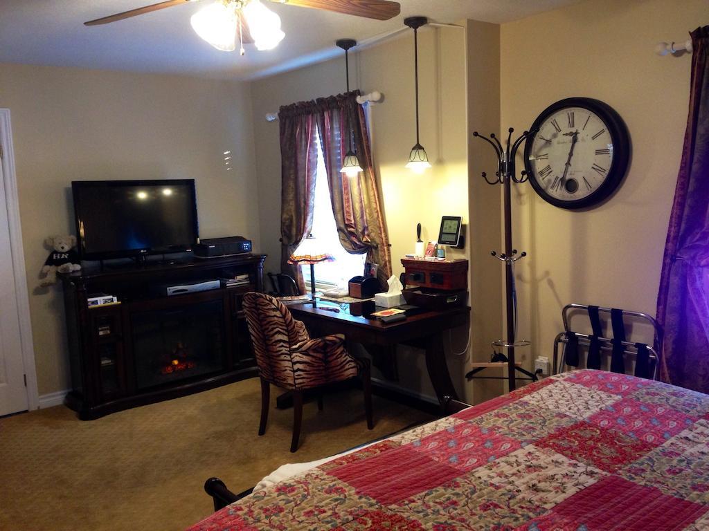 Serenity Ranch Bed & Breakfast Ancaster Oda fotoğraf