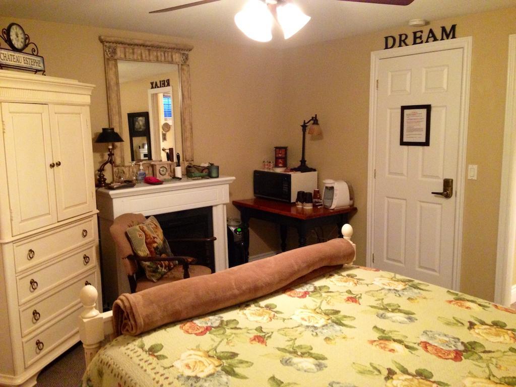 Serenity Ranch Bed & Breakfast Ancaster Oda fotoğraf