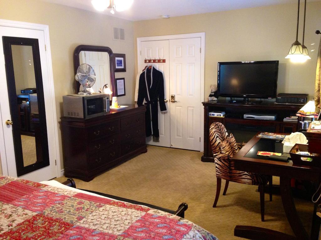 Serenity Ranch Bed & Breakfast Ancaster Oda fotoğraf