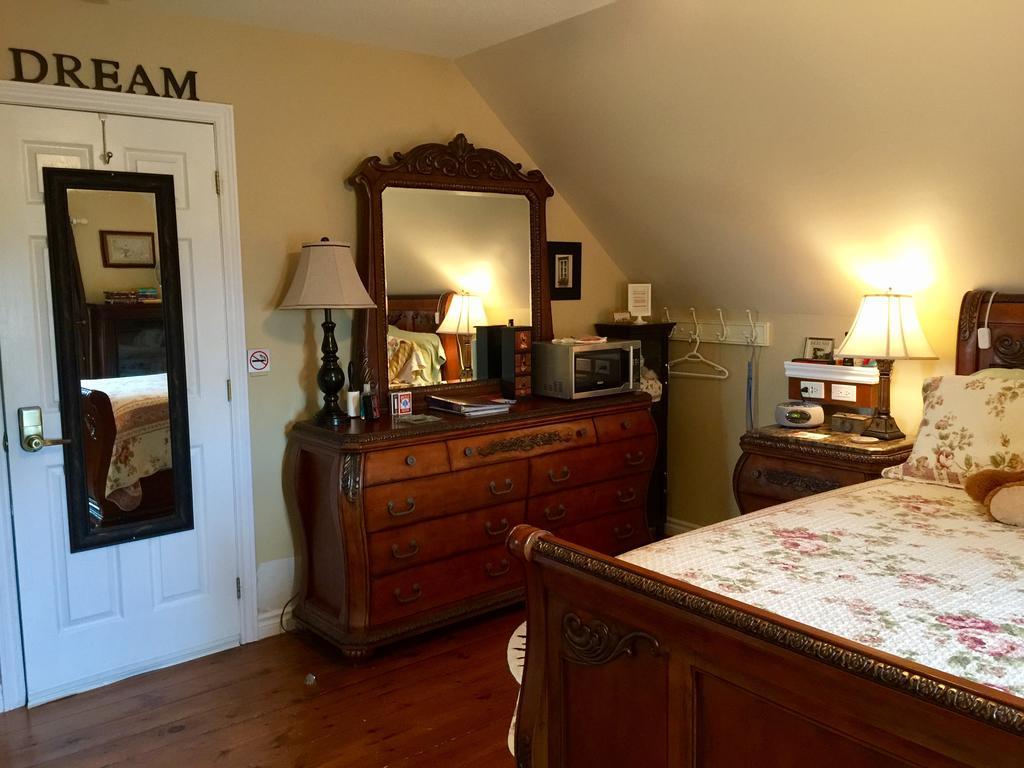 Serenity Ranch Bed & Breakfast Ancaster Dış mekan fotoğraf