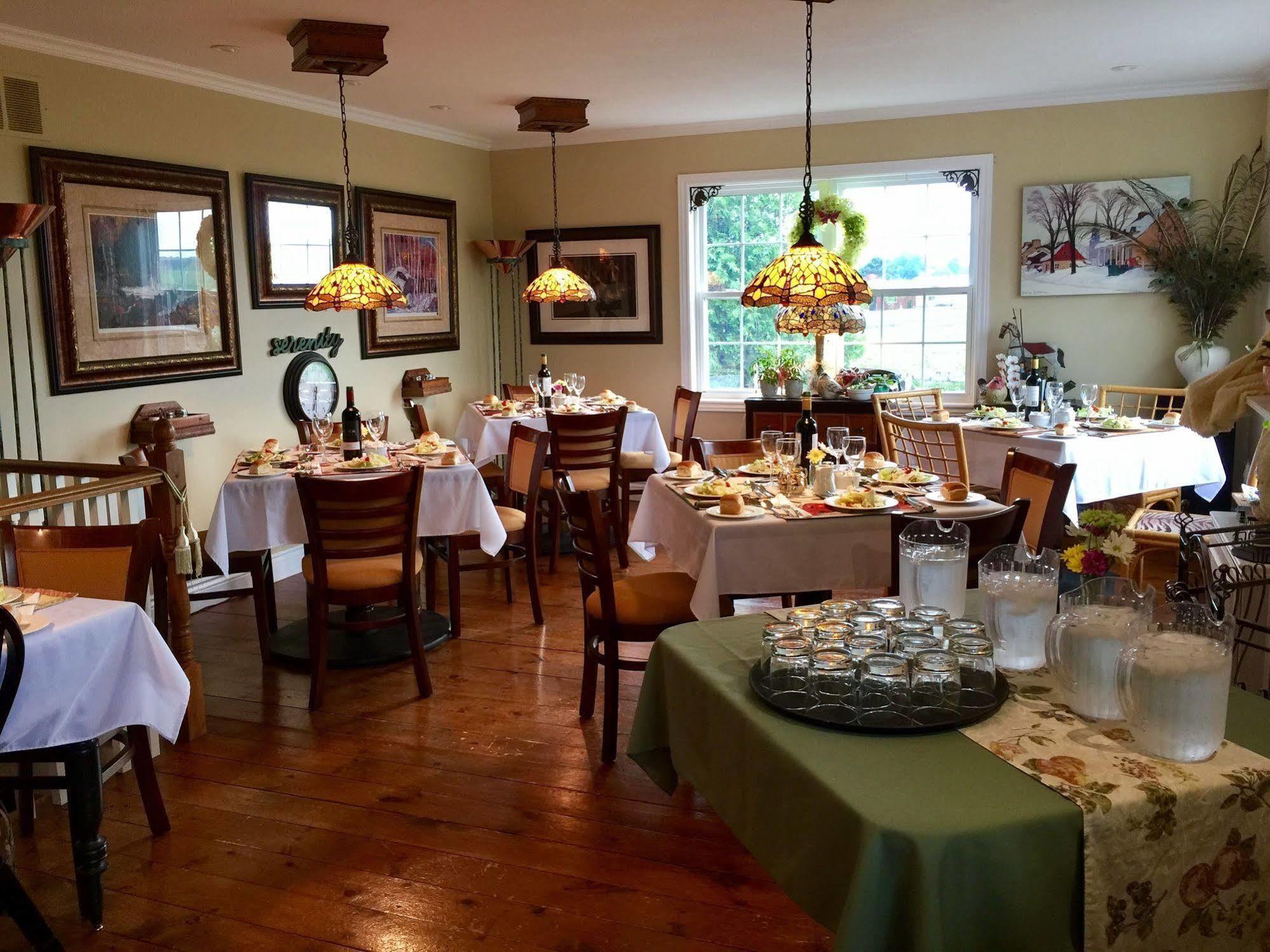 Serenity Ranch Bed & Breakfast Ancaster Dış mekan fotoğraf